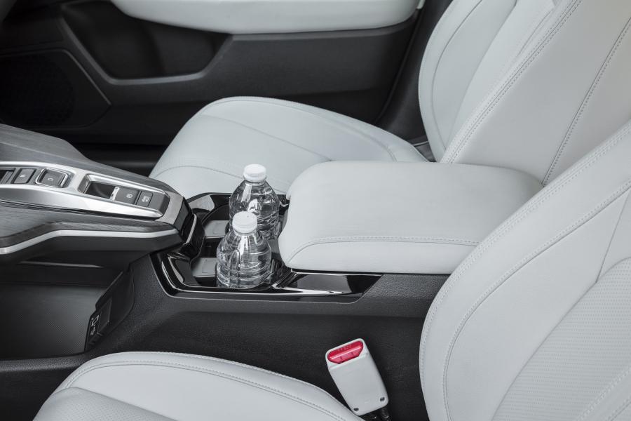 Детали интерьера Honda Clarity Fuel Cell 2019 года  (NA) (фото 45 из 50)